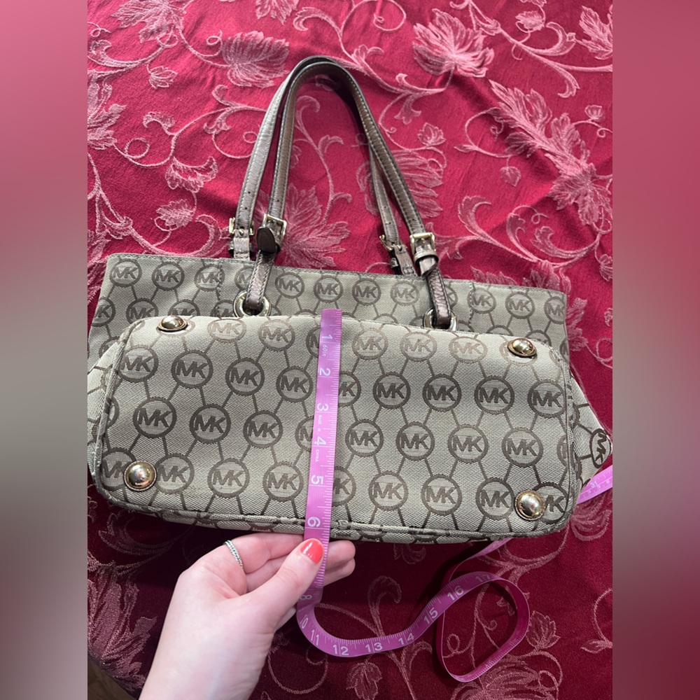 Michael Kors vintage tan & beige monogram tote purse leather adjustable - Picture 5 of 16